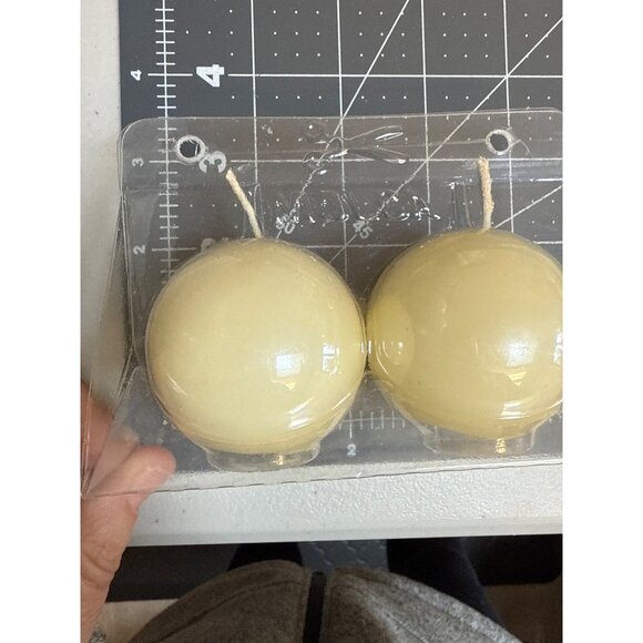 Round Shaped Ivory 2.5 inch Candles Unscented Molca Set Of 6 New Oldstock - Picture 5 of 7